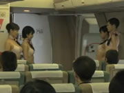 只穿誘惑內衣日本空姐模特為你貼身服務